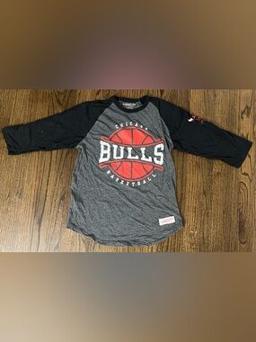 Mitchell & Ness Chicago Bulls Kids Raglan Tee - Gray, Black & Red